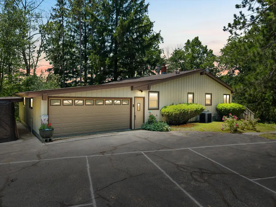 4786 Riverview Dr, Hubertus, WI 53033 - #3
