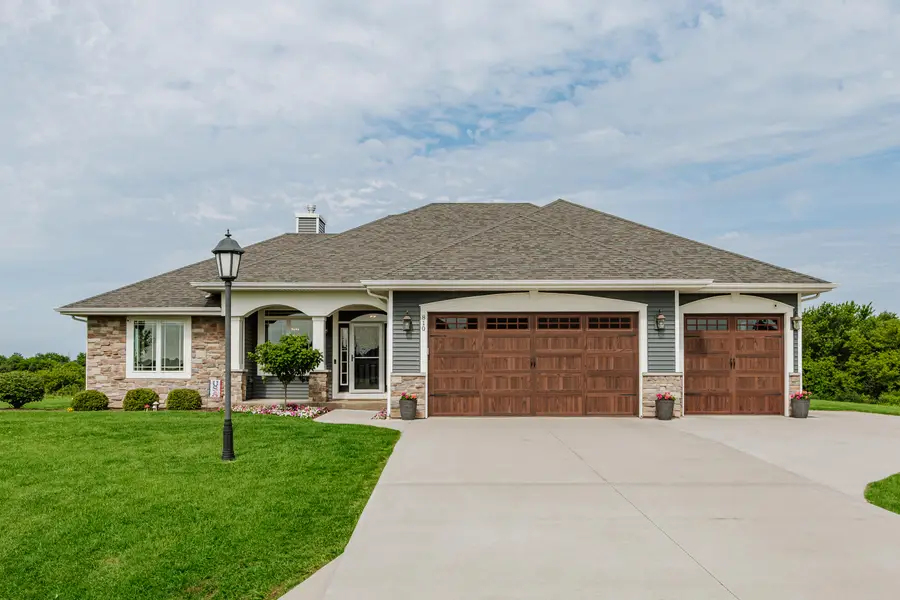 810 Westwind Dr, Eagle, WI 53119 - #2