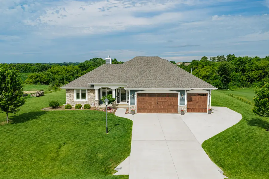 810 Westwind Dr, Eagle, WI 53119 - #3