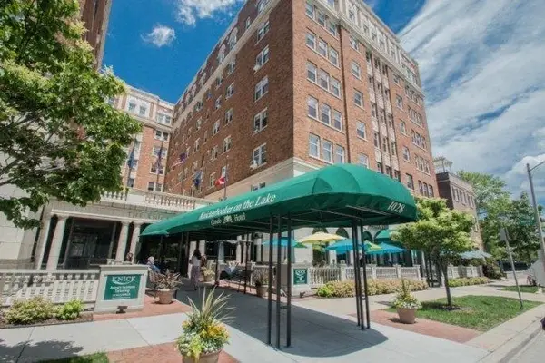 1028 E Juneau Ave, Milwaukee, WI 53202