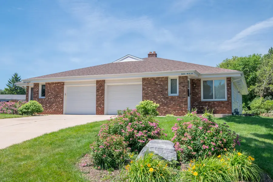 N101W15752 Council Bluffs Dr, Germantown, WI 53022 - #2