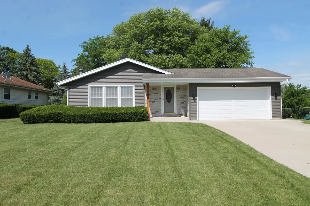 7985 59th St, Franklin, WI 53132 - #1