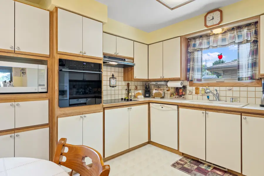 2821 S 18th St, Sheboygan, WI 53081 - #2