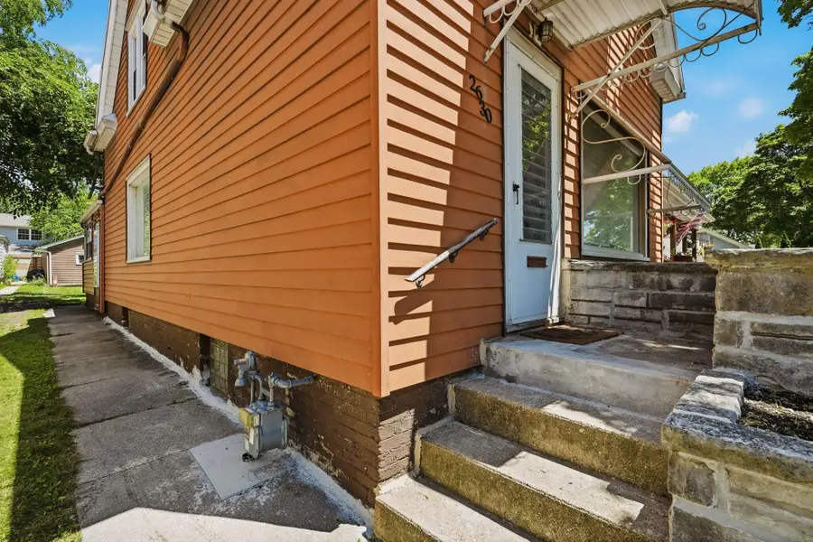 2630 S Delaware Ave, Milwaukee, WI 53207 - #3