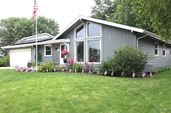9395 S Burrell St, Oak Creek, WI 53154