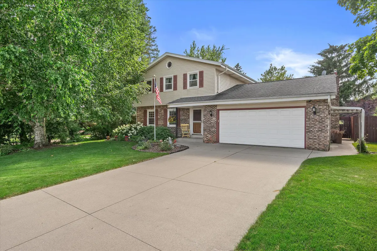 112 16th Ave, South Milwaukee, WI 53172 - #1