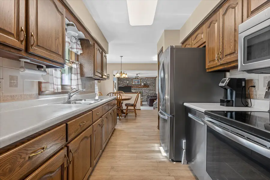 112 16th Ave, South Milwaukee, WI 53172 - #3