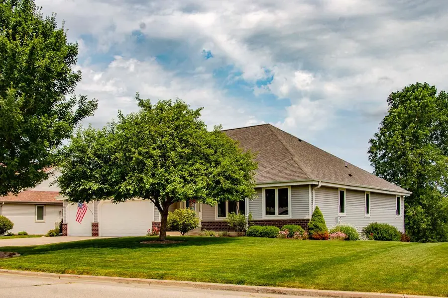 8160 S Lakeview Dr, Franklin, WI 53132 - #3