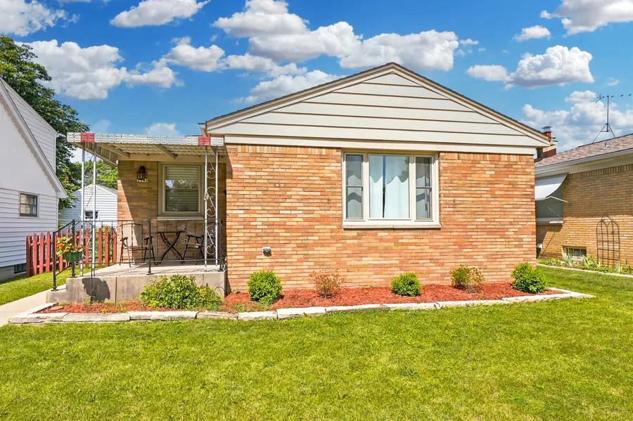 2549 S 63rd St, Milwaukee, WI 53219 - #2