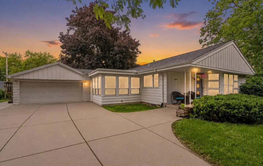 2945 Cottonwood Ct, Brookfield, WI 53005 - #2