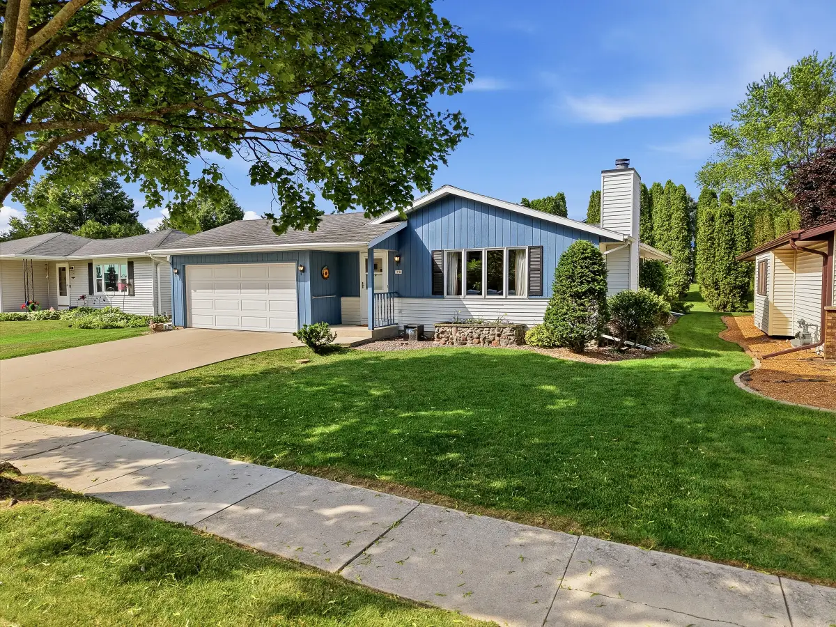 1728 Ashby Ct, Sheboygan, WI 53081 - #1