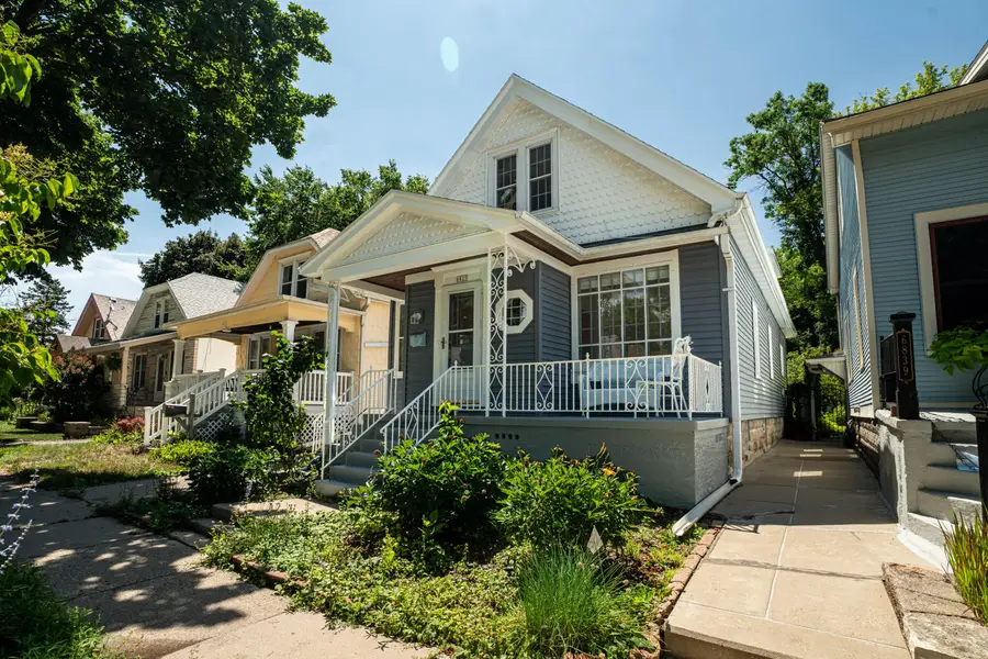 6835 Auburn Ave, Wauwatosa, WI 53213 - #2