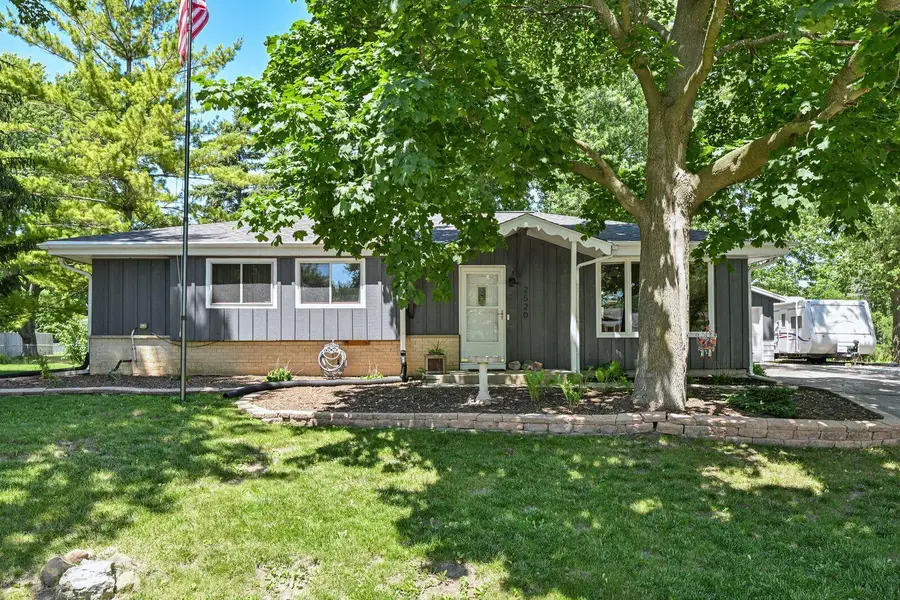 2520 Marigold Ct, Caledonia, WI 53402 - #2