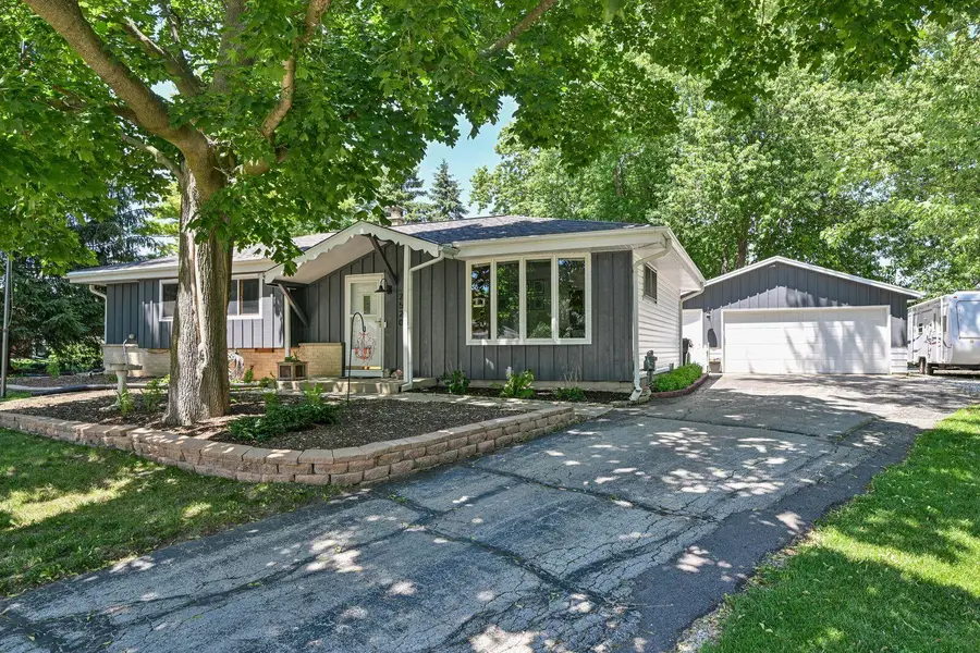 2520 Marigold Ct, Caledonia, WI 53402 - #3