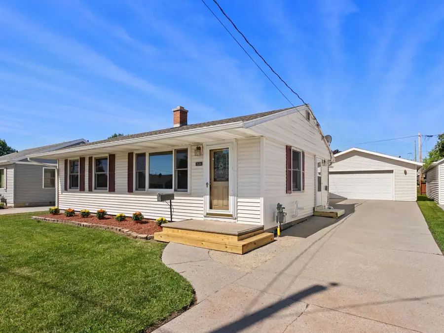 1526 S 24th St, Manitowoc, WI 54220 - #2