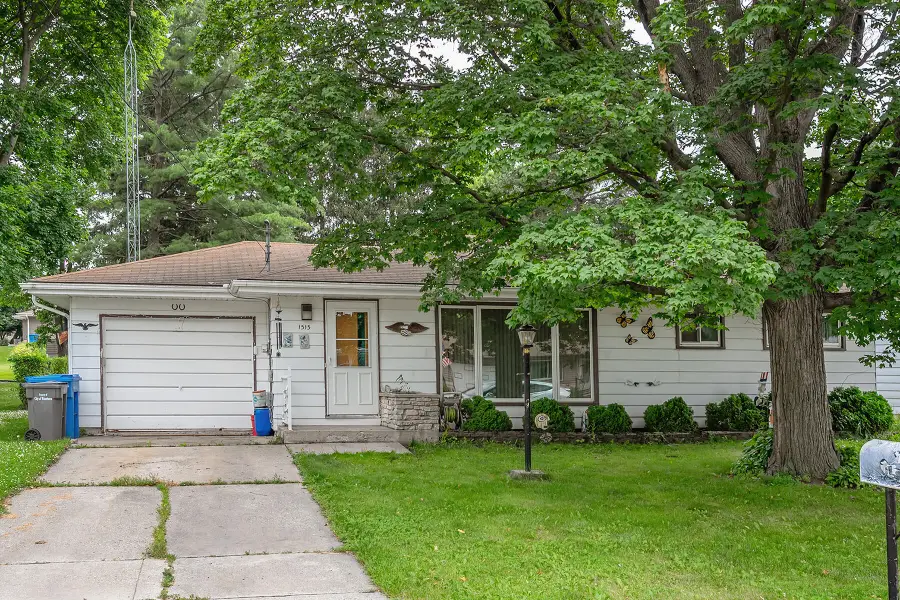 1515 Sandy Ln, Watertown, WI 53098 - #2