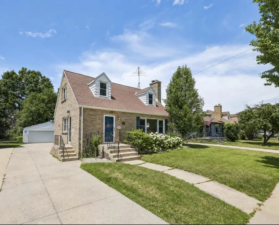 618 Fair St, West Bend, WI 53090 - #2