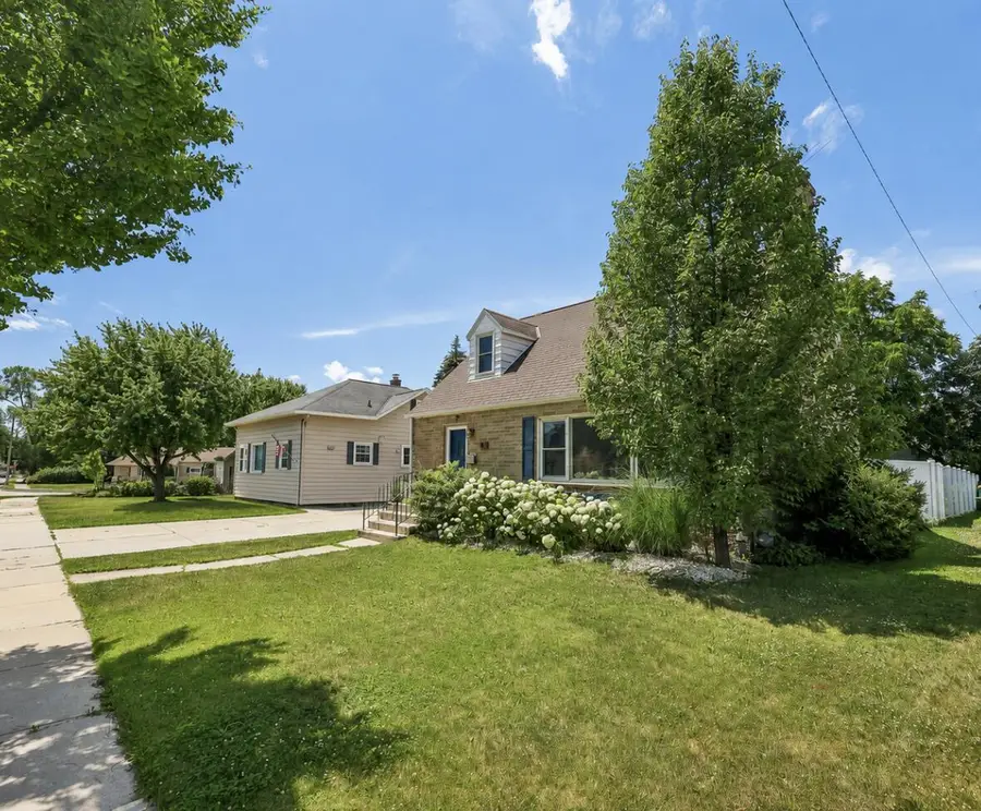 618 Fair St, West Bend, WI 53090 - #3