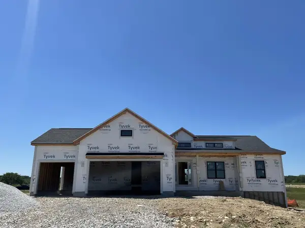 W261N6831 Prairie Haven Ct, Lisbon, WI 53089
