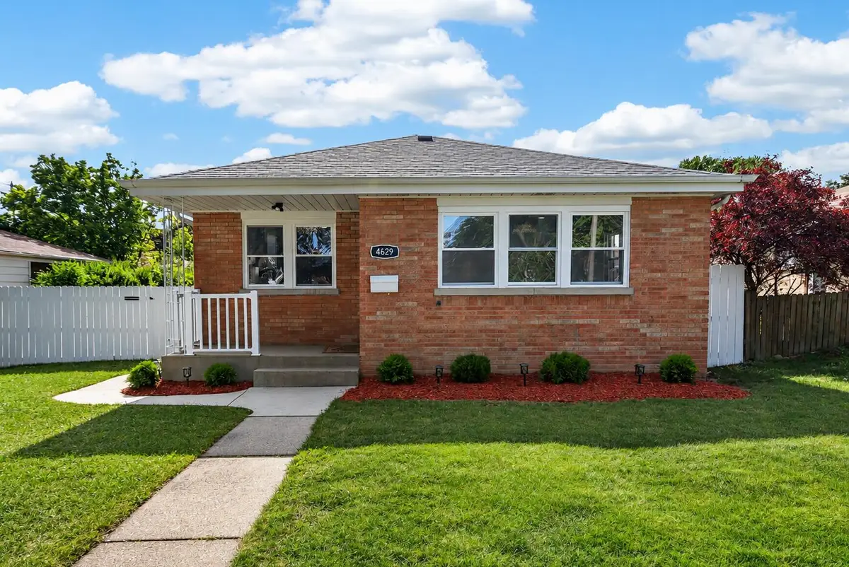 4629 N 77th St, Milwaukee, WI 53218 - #1