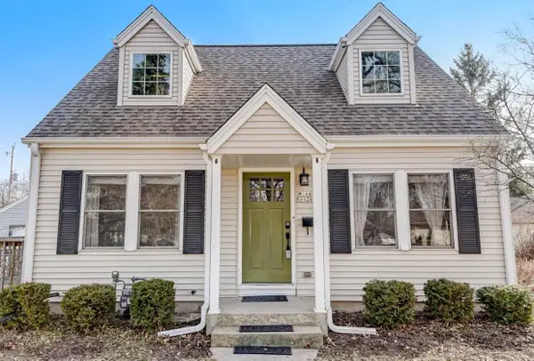 W164N8426 Hiawatha Ave, Menomonee Falls, WI 53051