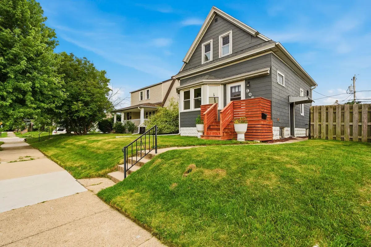 905 Manitoba Ave, South Milwaukee, WI 53172 - #1