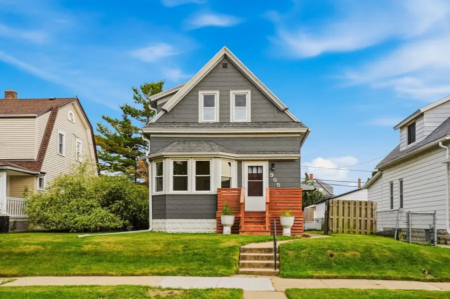 905 Manitoba Ave, South Milwaukee, WI 53172 - #3