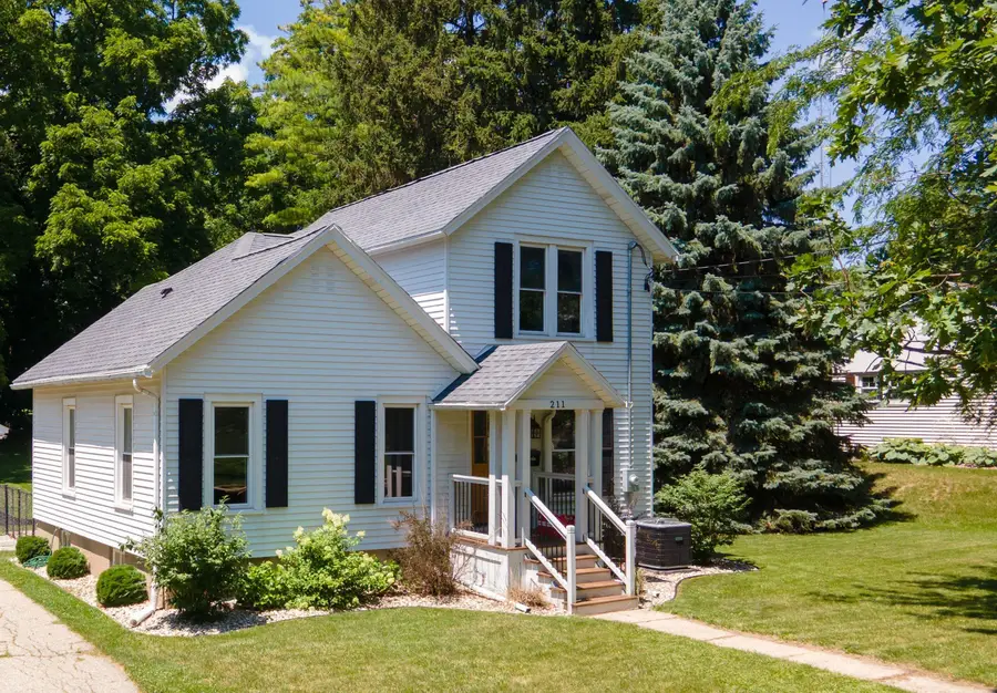 211 N Ferry Dr, Lake Mills, WI 53551 - #3