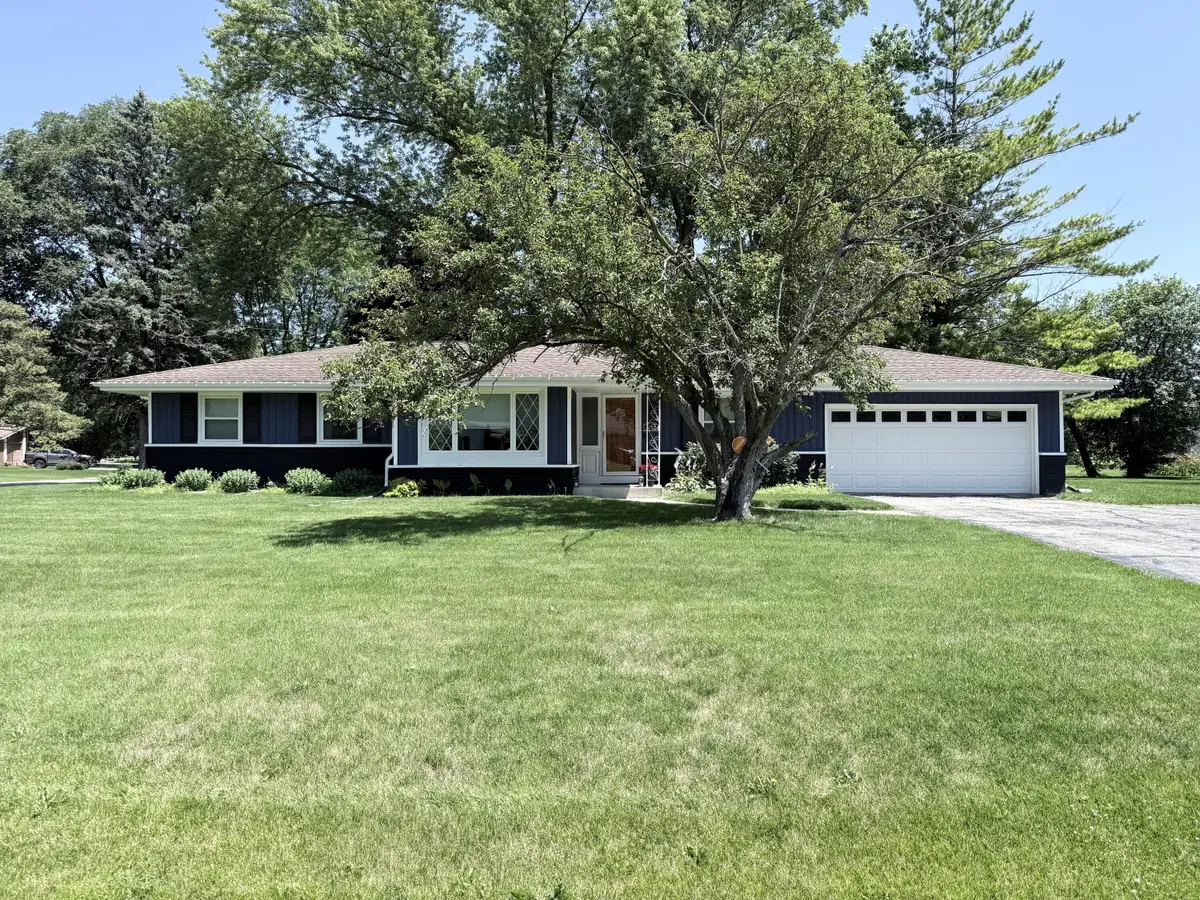 9050 N Silver Brook Ln, Brown Deer, WI 53223 - #1