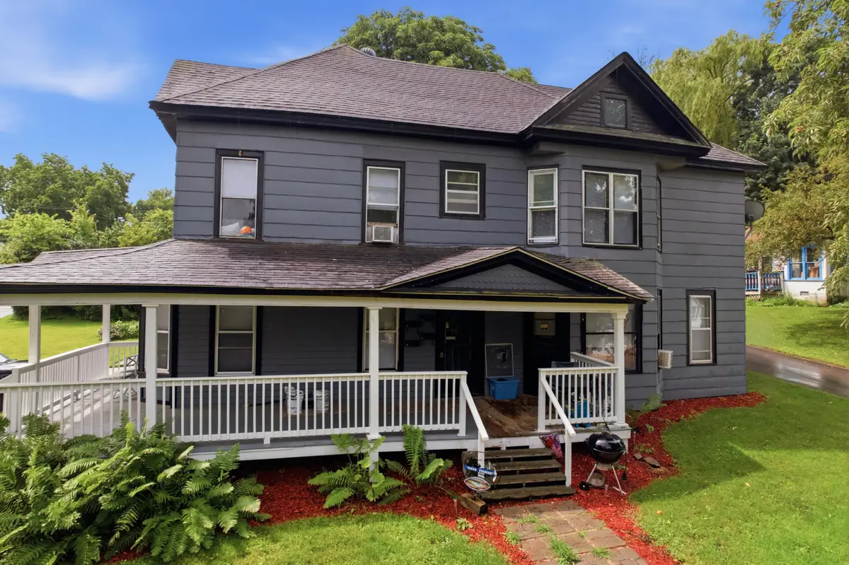 205 Nassau St, Elroy, WI 53929 - #1