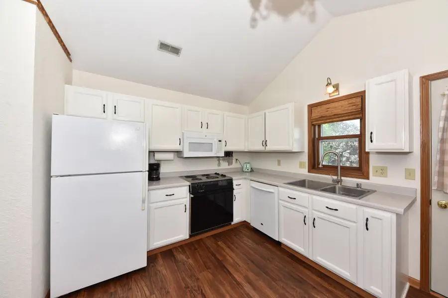 65 Stacy Lynn Ln, Hartford, WI 53027 - #3