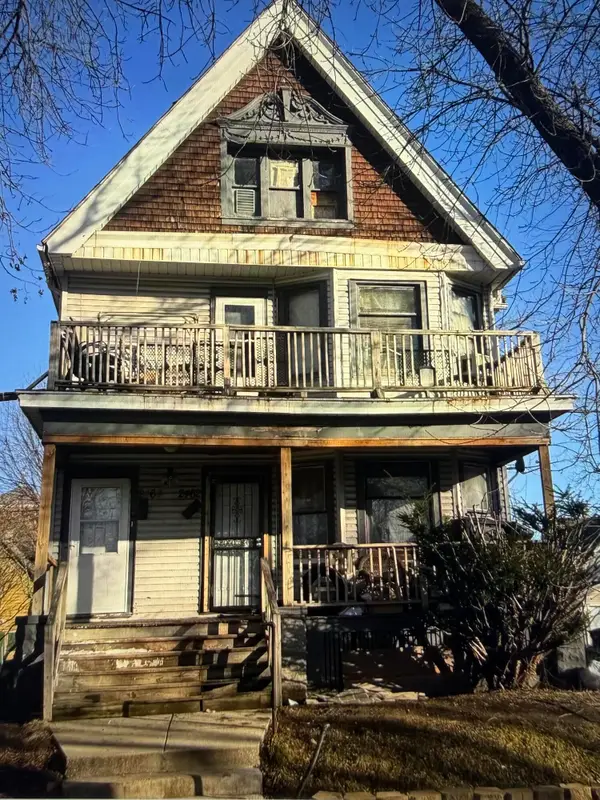 2462 N 38th St, Milwaukee, WI 53210