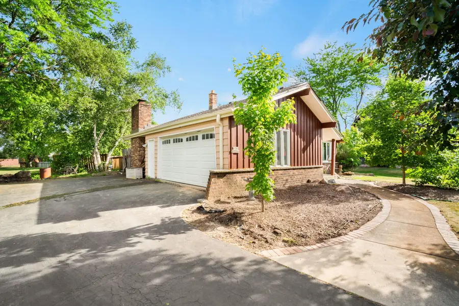 N106W15749 Adams Ct, Germantown, WI 53022 - #2