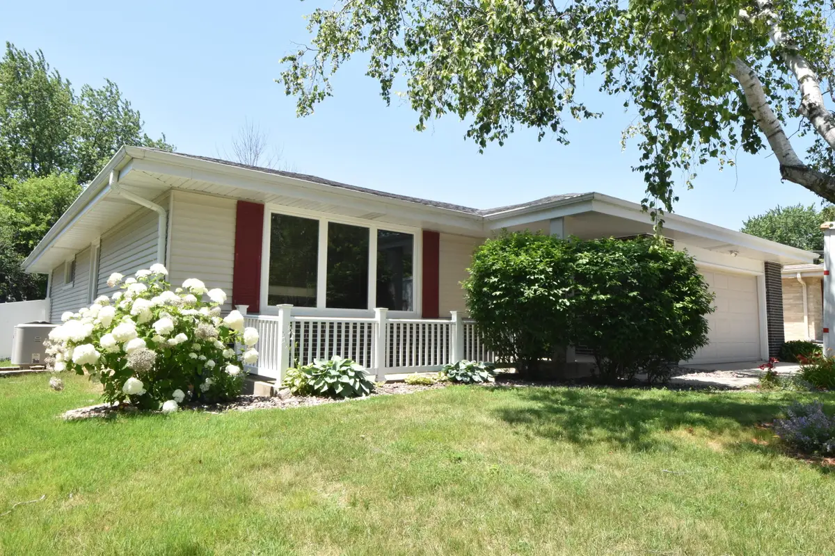 48 Virginia St, Racine, WI 53405 - #1