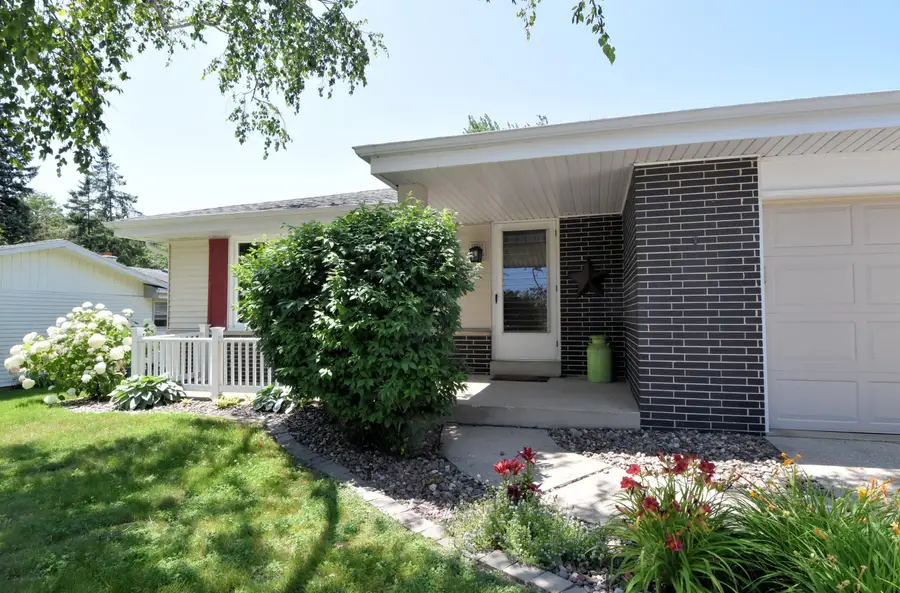 48 Virginia St, Racine, WI 53405 - #2