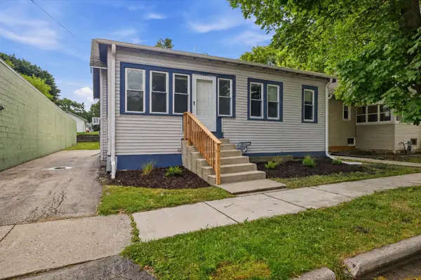 1225 The Strand, Waukesha, WI 53186