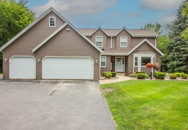 2729 Pleasant Valley Rd, Jackson, WI 53037
