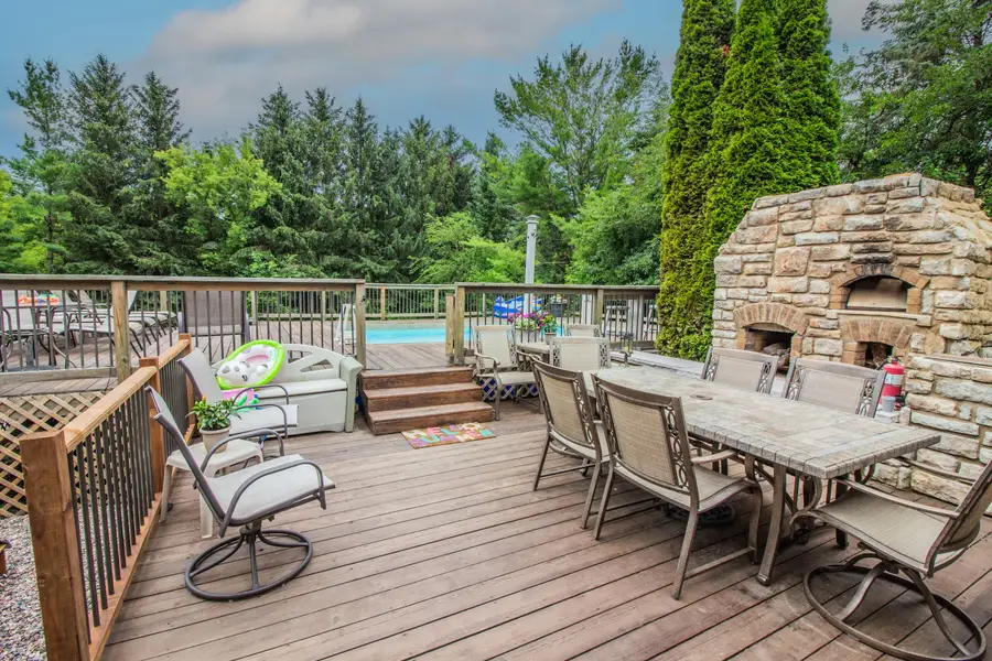2729 Pleasant Valley Rd, Jackson, WI 53037 - #2