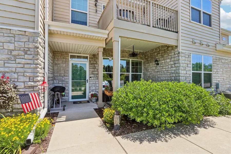 N17W26495 Meadowgrass Cir, Pewaukee, WI 53072 - #2