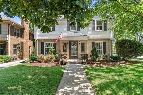 2504 N 90th St, Wauwatosa, WI 53226