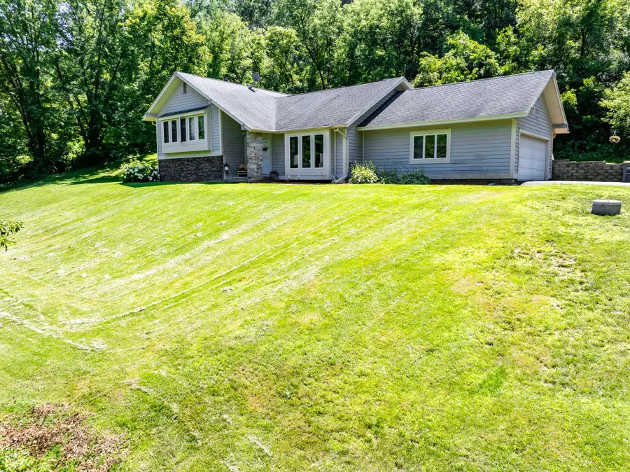 5371 Horseshoe Pl W, La Crosse, WI 54601 - #2