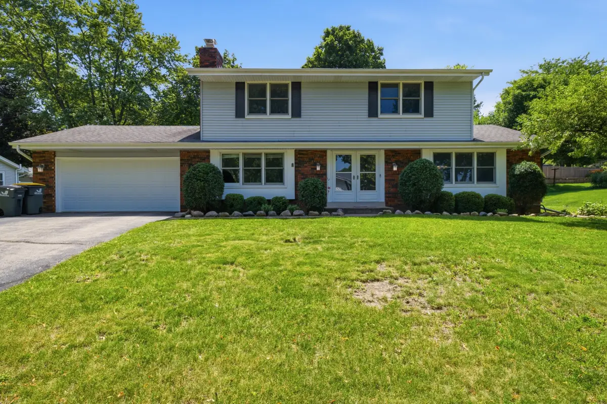 2319 Napa Trl, Waukesha, WI 53188 - #1