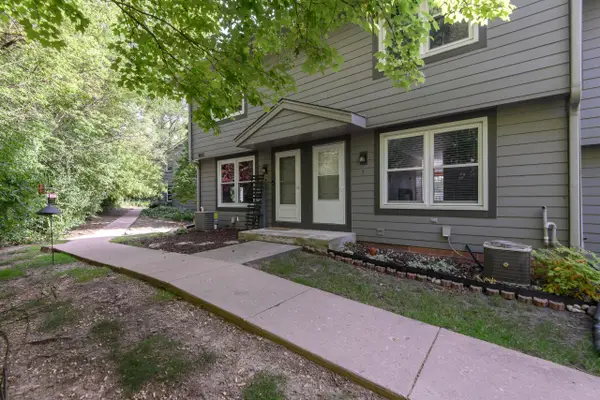1823 Paramount Dr, Waukesha, WI 53186