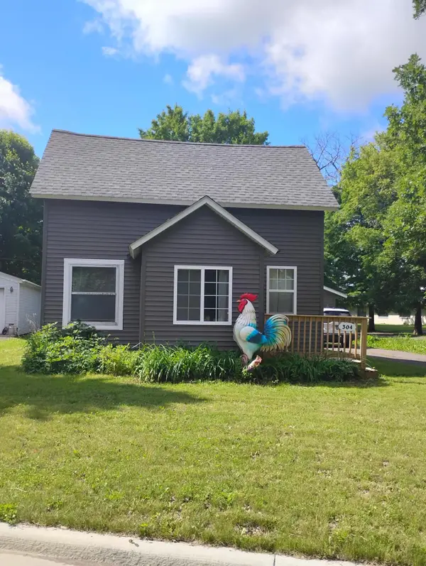 304 E Park Ave, Luck, WI 54853