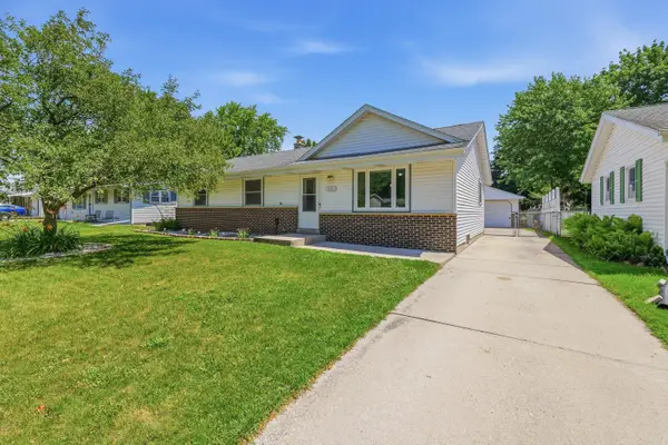 519 Scenic Dr E, West Bend, WI 53090