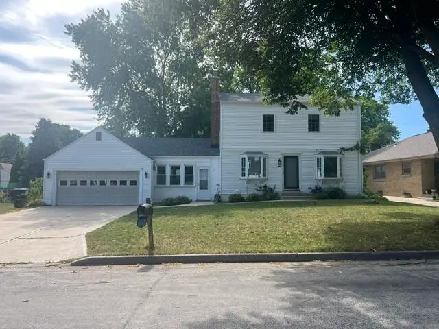 2229 N 102nd St, Wauwatosa, WI 53226 - #1