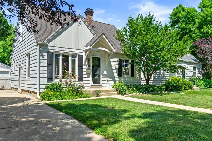 3229 N 90th St, Milwaukee, WI 53222 - #2