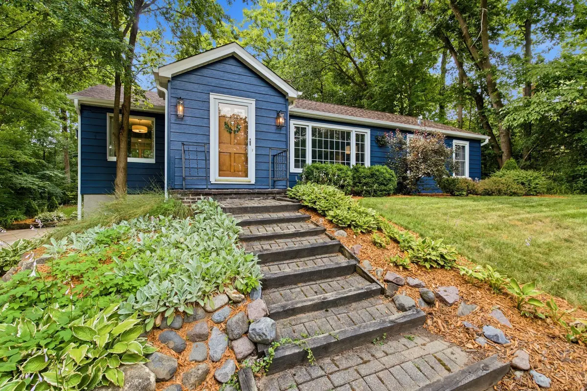 975 Apple Tree Ln, Brookfield, WI 53005 - #1