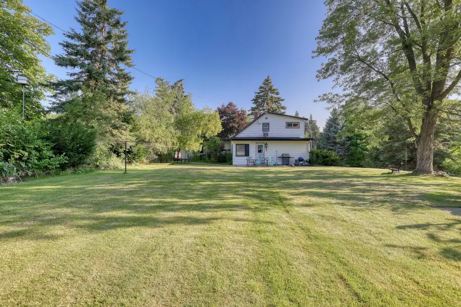 2203 W Goldcrest Ave, Milwaukee, WI 53221 - #2
