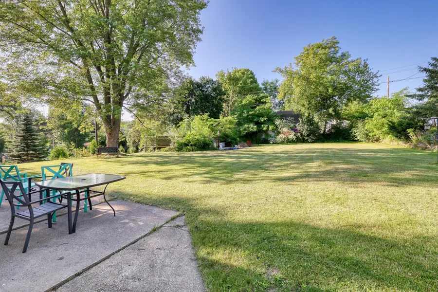 2203 W Goldcrest Ave, Milwaukee, WI 53221 - #3